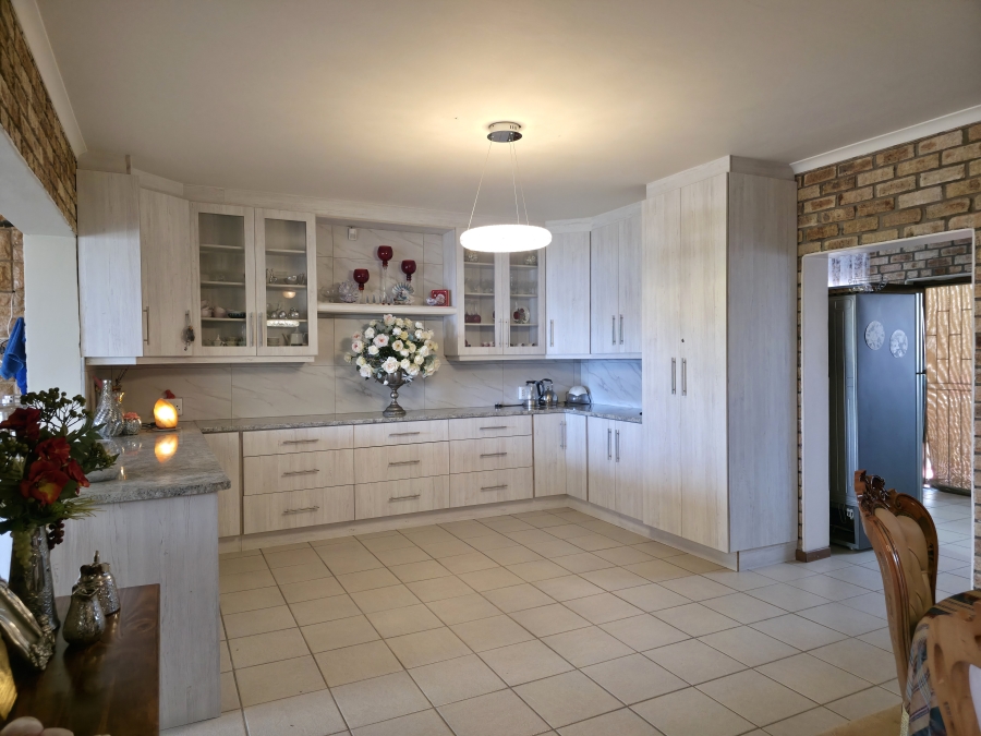 5 Bedroom Property for Sale in Wavecrest Eastern Cape